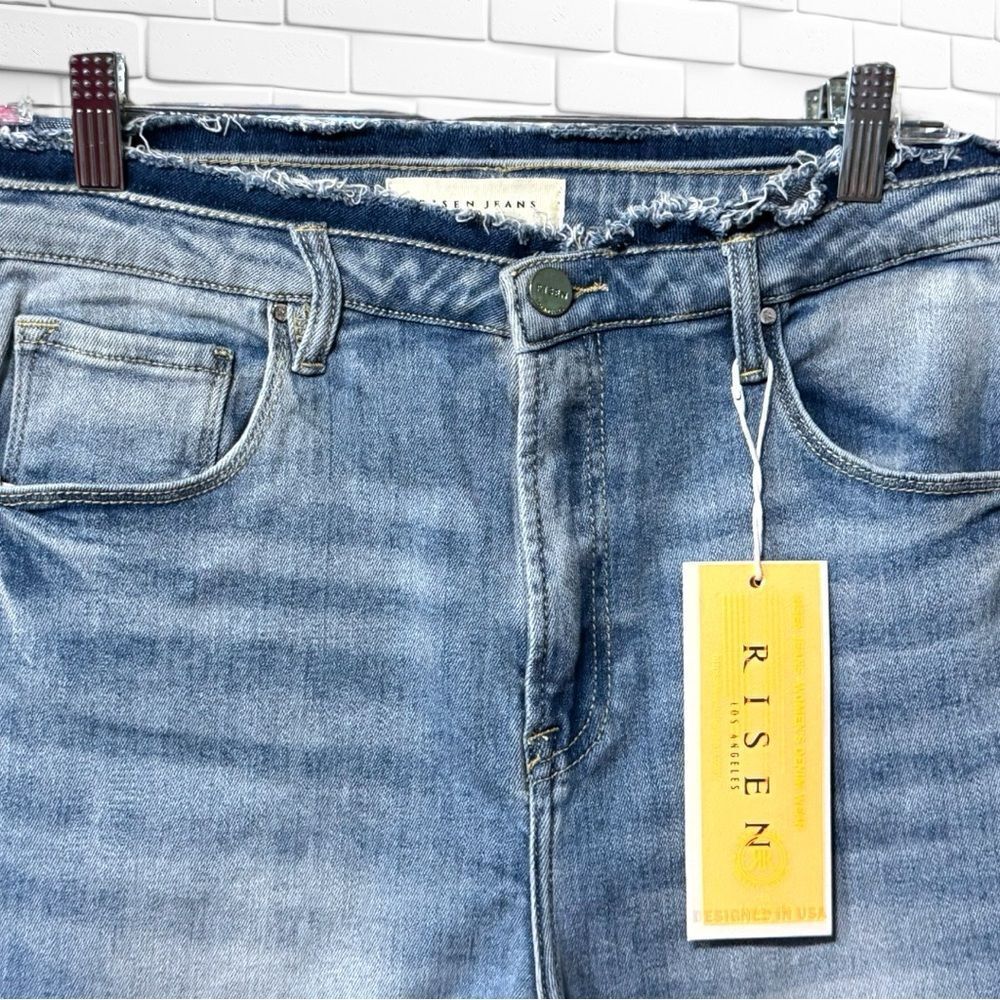 Risen High Rise Crop Flare Frayed Hem Light Wash Jeans Size 13/31 – NWT - Picture 11 of 13